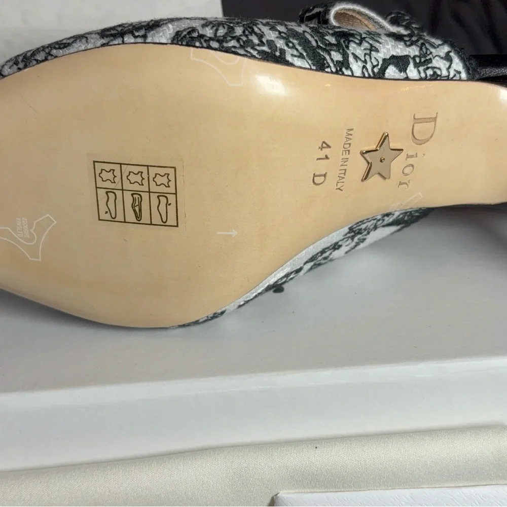 Dior Women's Monochrome Patterned Heels - Picture 3 of 10